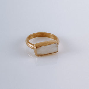
            
                Load image into Gallery viewer, Mother of Pearl Horizontal Ring
            
        